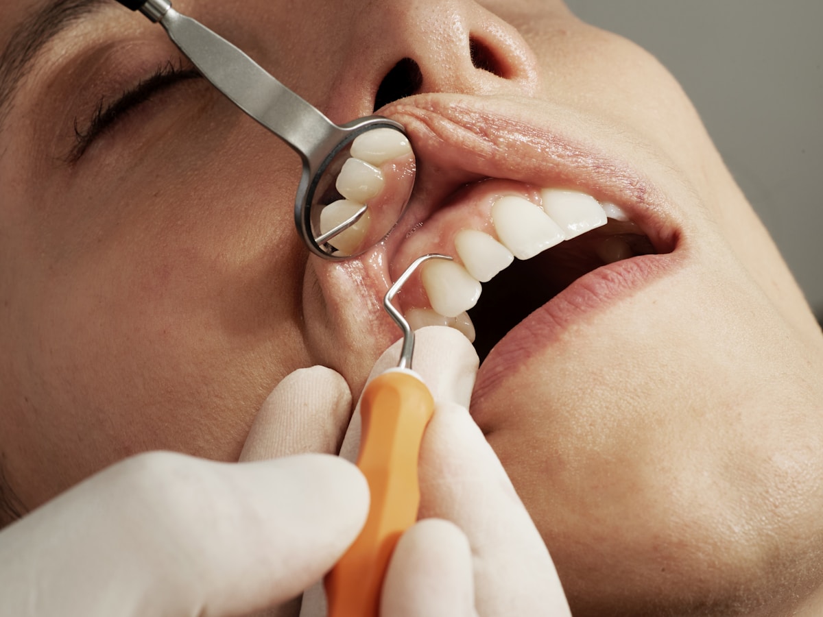 The five-minute morning ritual for radiant teeth.